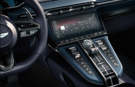 Aston Martin Vantage Roadster, 2025, gear lever